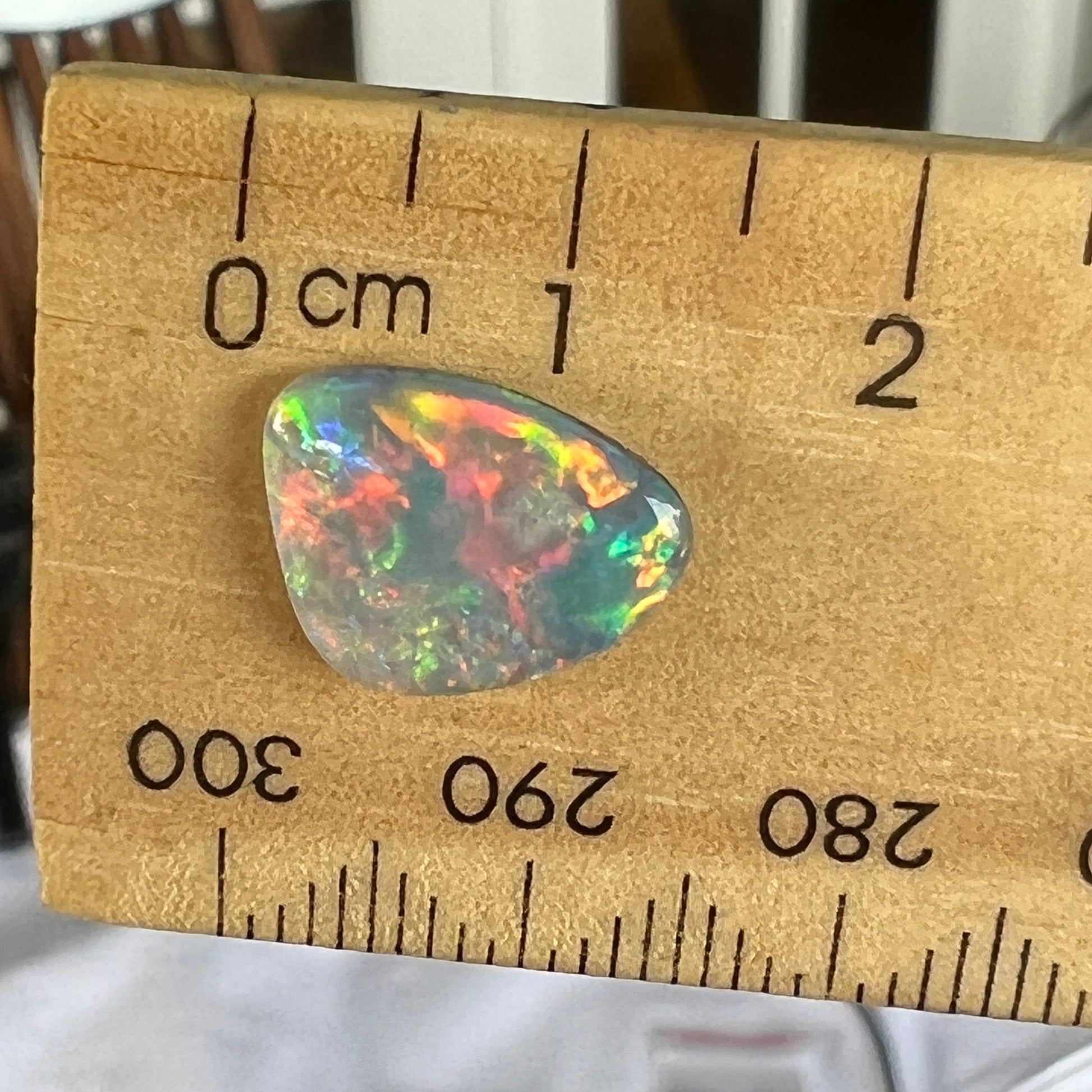 Stunning little gemstone from Mintabie, displaying all the colours.