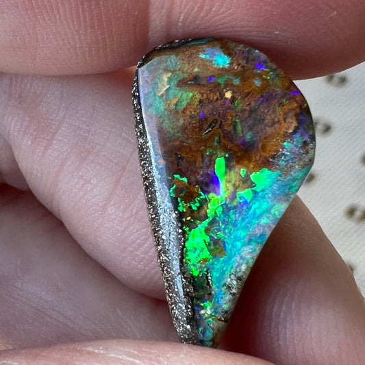 An absolute beauty from Winton. Stunning piece of boulder opal.
