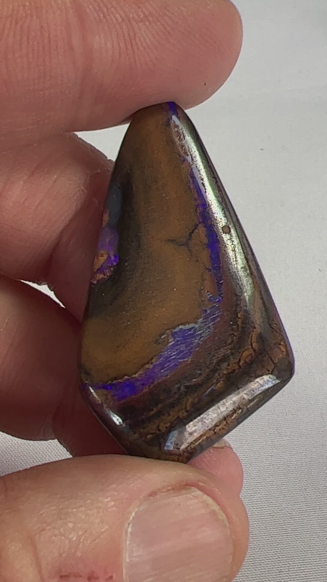 Nice chunky piece of boulder opal from Winton. Would make a great pendant.