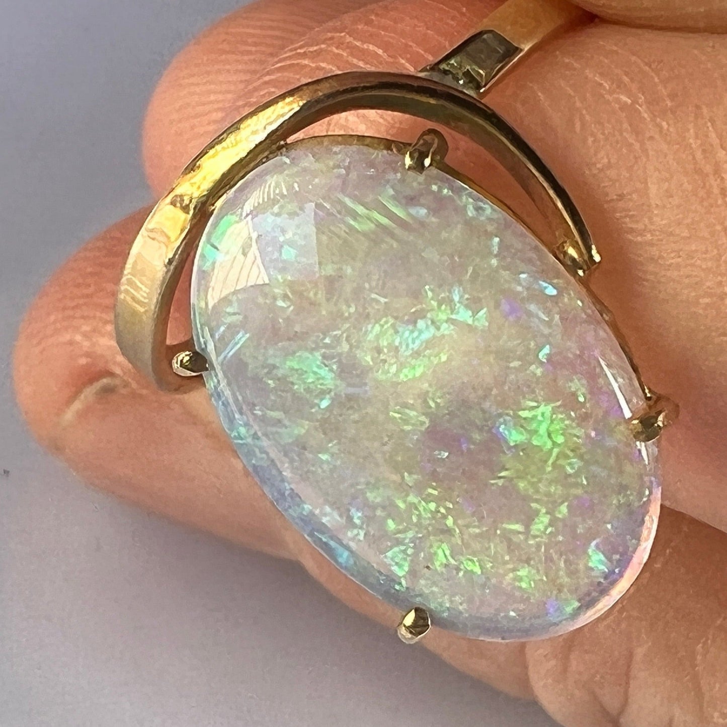 Perfect design in this 14ct gold ring with a magnificent cut Coober Pedy crystal opal.