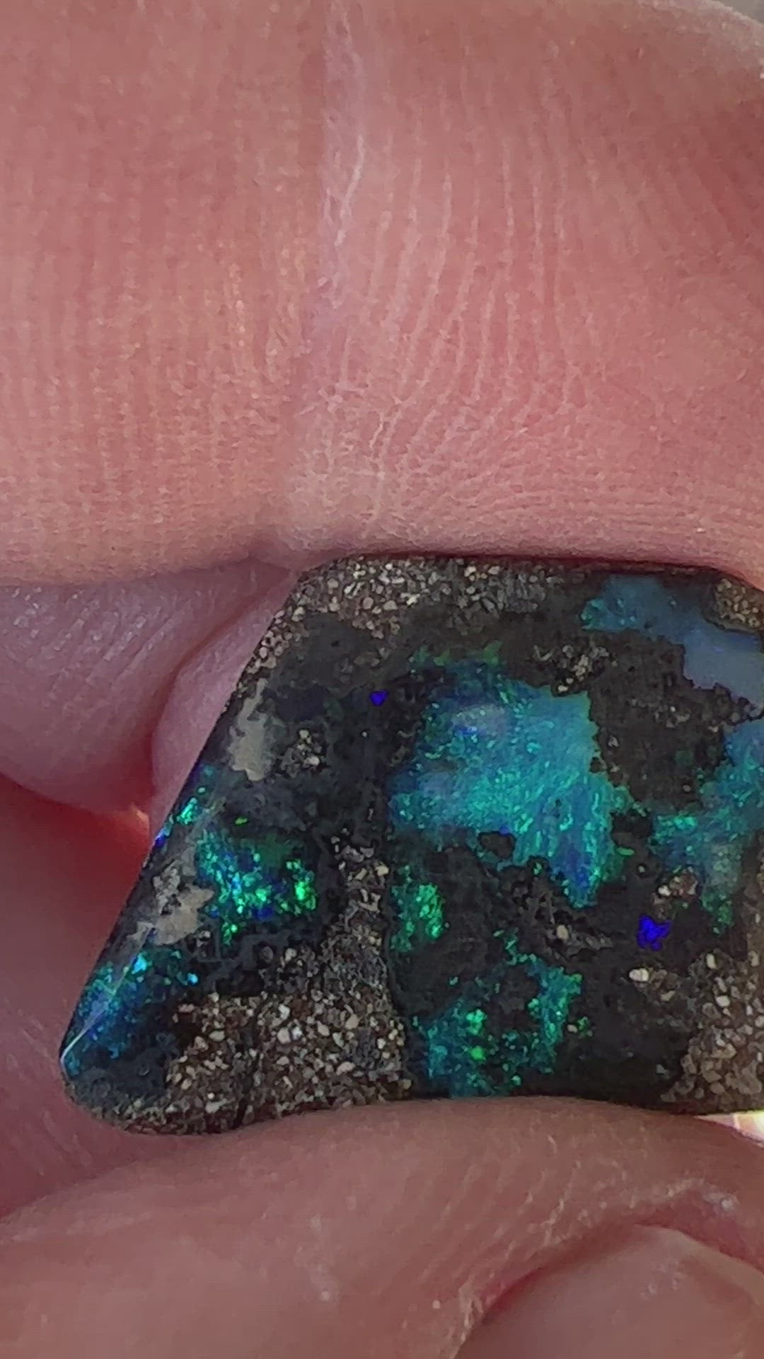 A nice Winton 14ct boulder opal with great colours.